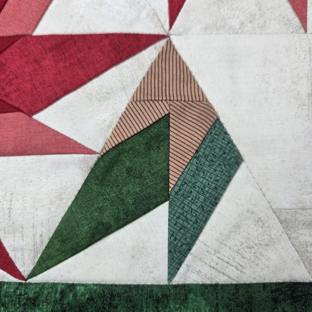 Quilted Christmas Table Runner Red Green Patchwork Star Holiday Decor‎ 16 x 35